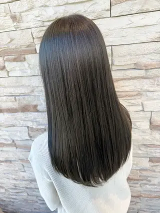 ロング レナークアリア 梅津美憂のヘアスタイル