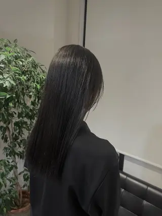 はしもとひより/ 艶カラー/ストレートのヘアスタイル