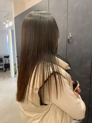 ロング 艶髪レイヤー顔周り グレージュ添田晃基のヘアスタイル