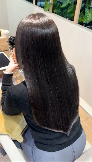 ロング Yui / ユイ 艶々カラー🩵´-のヘアスタイル