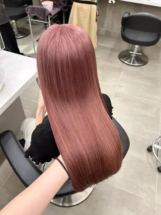 カラー ベージュ／ブラウン/ ナチュラルレイヤーのヘアスタイル