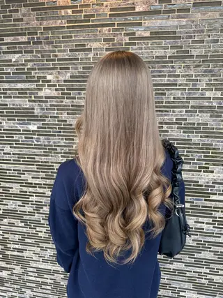 ロング 鈴木 彩女のヘアスタイル