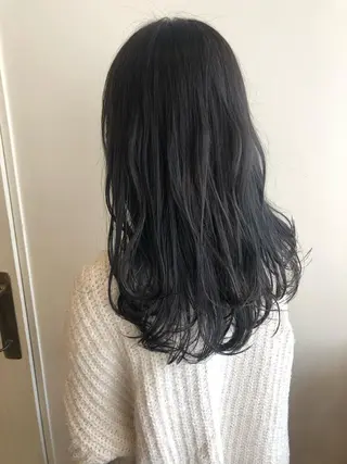ロング カラー MIOベージュカラー 柔らかいカラーのヘアスタイル