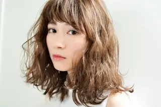 カラー ミディアム 三好 麻美のヘアスタイル