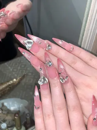 ネイル NES NAIL所属・さゆり￤推しキャラ ￤ロングネイル🩷のネイルデザイン