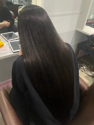 カラー ストレート/ブリーチ 金井 　歩美のヘアスタイル