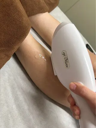 美容サロンAkazukin所属・REVI認定脱毛サ ロンAkazukinのエステ・リラクイメージ