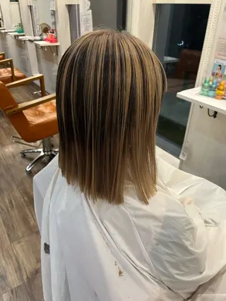 ミディアム カラー 廣川 真梨乃のヘアスタイル
