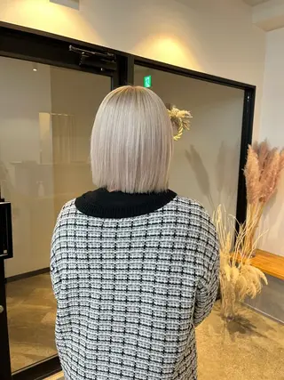 ショート ハイトーンカラ ー/小川のヘアスタイル