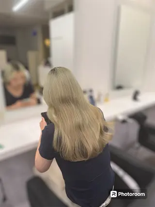 セミロング カラー ヘアアレンジ 顔まわりカット の達人のヘアスタイル