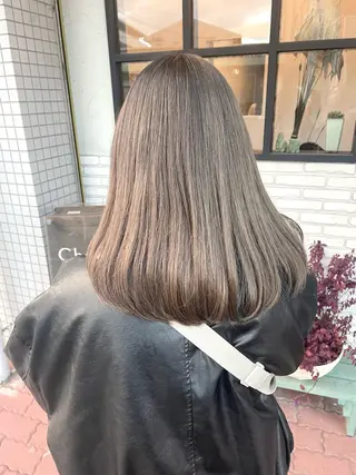 ミディアム カラー 小坂 真子のヘアスタイル