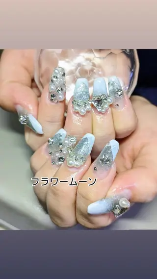 ネイル フラワー ムーンのネイルデザイン