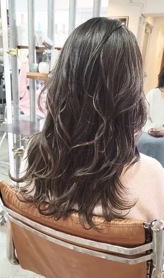 セミロング カラー coii コイ【原宿/表参道】のヘアスタイル