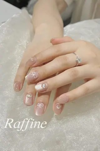 ネイル RAFFINE 月🦋🩵のネイルデザイン