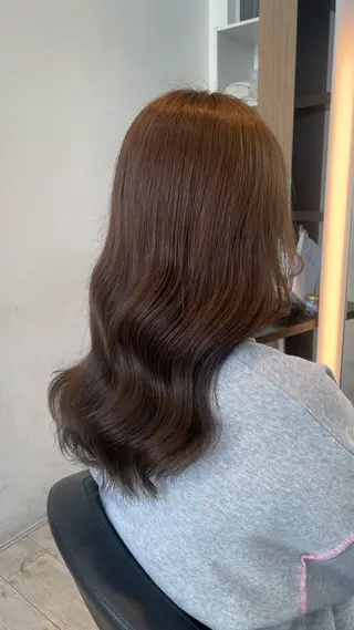 セミロング カラー ブリーチ/髪質改善/ ハイトーン/暖色のヘアスタイル