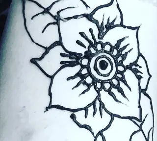 美尽  BIZIN所属・久々 もえみのネイルデザイン