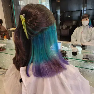 セミロング 韓国風パーマ、白髪ぼ かし　マキノタカユキのヘアスタイル