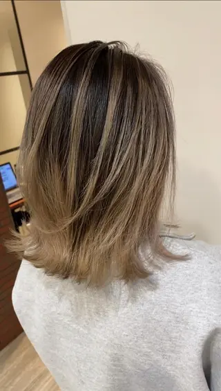 ミディアム カラー AMI Hair  supply所属・髪質改善カラー 韓国風レイヤーのヘアスタイル