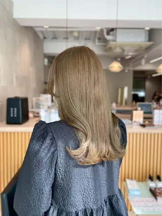 カラー シンカ アシスタントのヘアスタイル