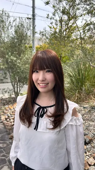 ロング 村松 麻菜のヘアスタイル