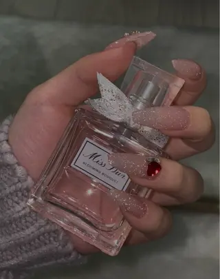 ネイル エミラボーテ 心斎橋店所属・ODA HIMARIのネイルデザイン