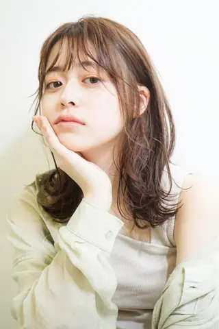 ミディアム Neolive caffのヘアスタイル