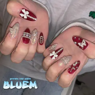 ネイル BLUEM なな🐶のネイルデザイン