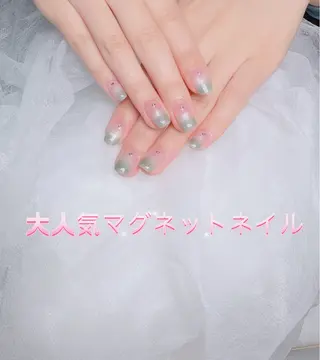 ネイル pink ladyサロン所属・べ にのネイルデザイン