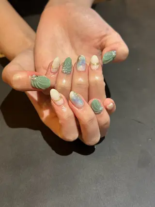 セミロング She Nail studio原宿店所属・akari原宿 プライベートサロンのネイルデザイン