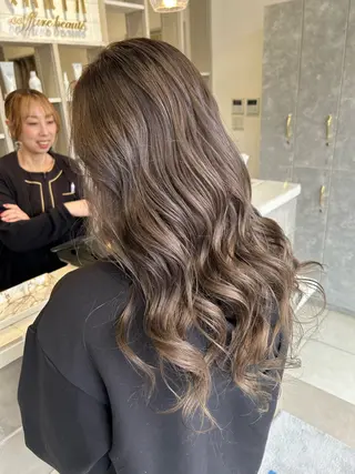 ロング 渡辺　亮/ 白髪ぼかし/髪質改善のヘアスタイル