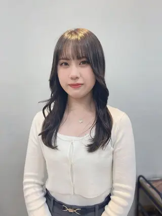 セミロング カラー HIKARI🐈‍⬛ レイヤー×デザインのヘアスタイル