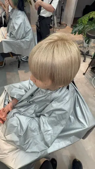 ミディアム motoトップカラー リスト/ブリーチカラのヘアスタイル