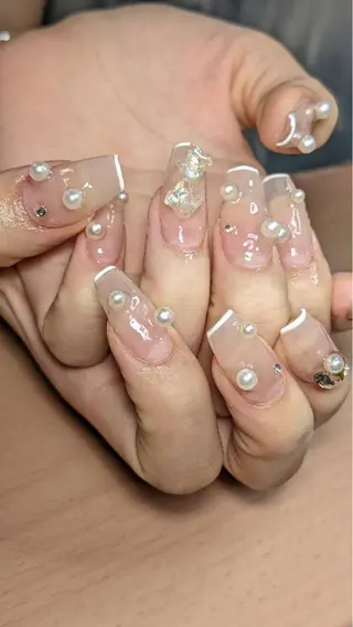 ネイル フラワー ムーンのネイルデザイン