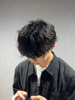 ショート カラー パーマ メンズ 【シャドウパーマ センターパート】義心のヘアスタイル