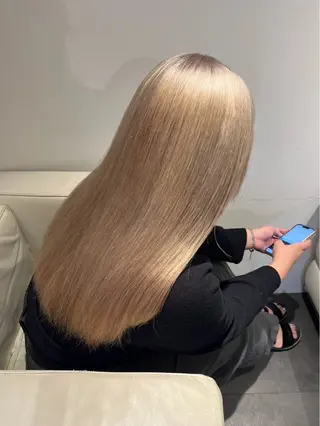 ロング 渋谷ハイトーン/ まぉまぉのヘアスタイル