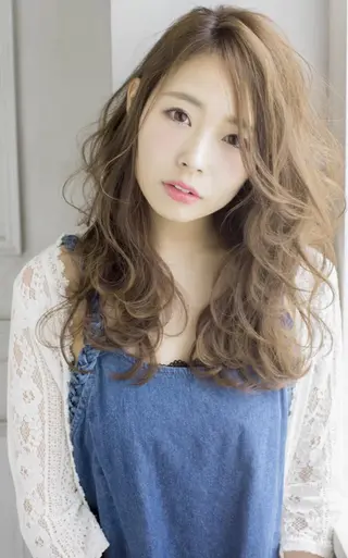 ロング 大久保 結加のヘアスタイル