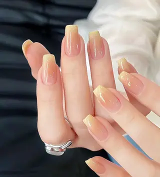 ネイル 高木 維麗絲のネイルデザイン