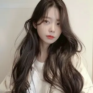 ロング カラー 岡田 佳子のヘアスタイル