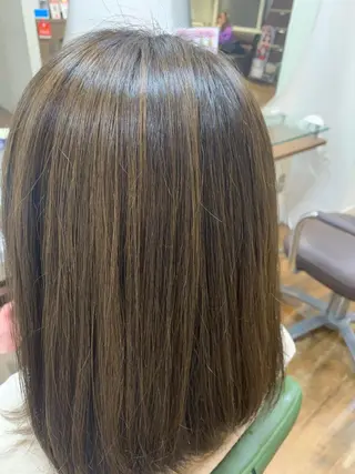 ミディアム ギフト所属・yoshimi .のヘアスタイル