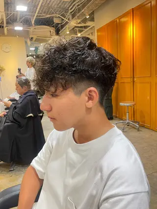 パーマ メンズ RIN／韓国ヘア レイヤーカットのヘアスタイル