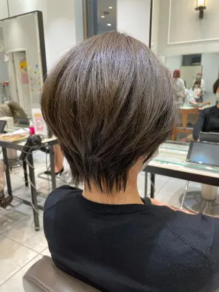 ショート アンブレラカラー💫 フェイスフレーミングのヘアスタイル