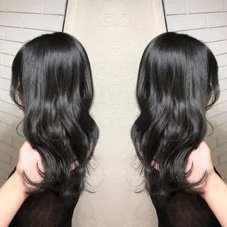 セミロング 艶カラー🩵💛 NANAのヘアスタイル