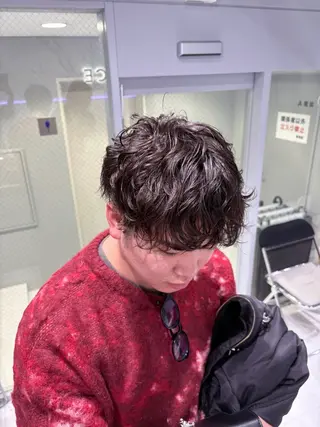 ショート パーマ メンズ 菜々🫧新宿 透明感ケアブリーチのヘアスタイル