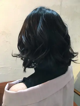 ミディアム 松田 由紀子のヘアスタイル