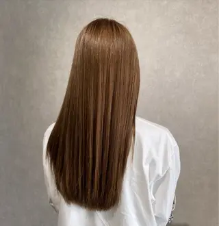 カラー Bish Yanaのヘアスタイル