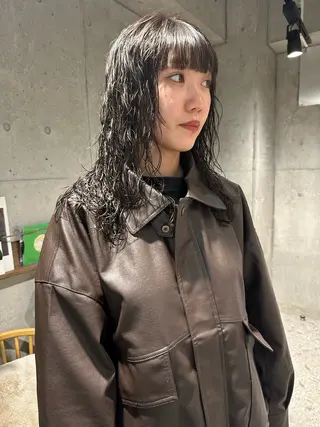 セミロング パーマ Yahiko ハイトーンのヘアスタイル