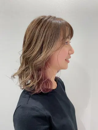 ミディアム カマチョ タイスのヘアスタイル