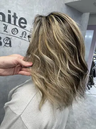 ロング カラー オフホワイトアンドなんば所属・福西 洋斗のヘアスタイル