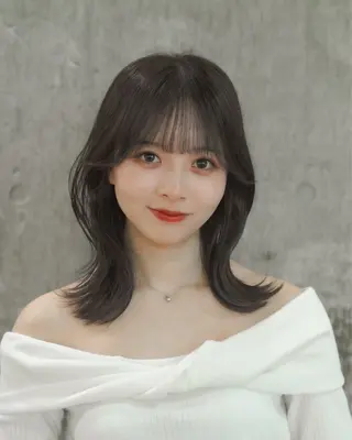 ミディアム yelm所属・🫒オリーブカラー ミディアムレイヤー✨のヘアスタイル