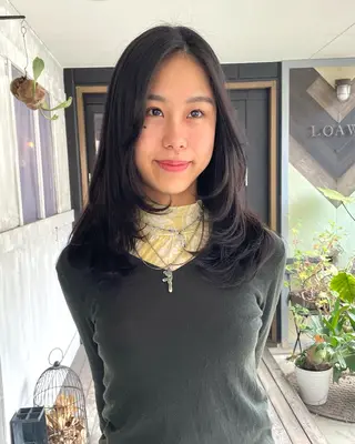 セミロング 塩谷 雪花のヘアスタイル